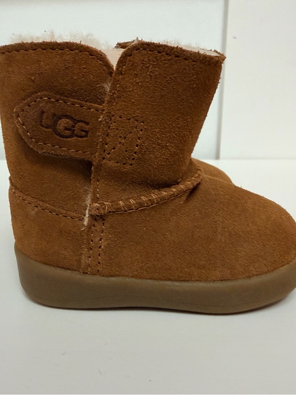 Chestnut Baby UGGS - Picture 2 of 4